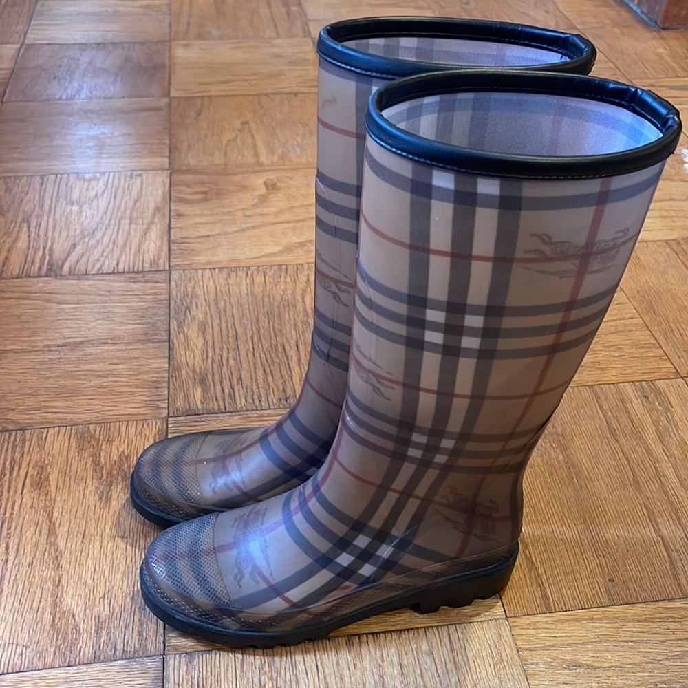 AUTHENTIC Burberry rain boots - Picture 4 of 4